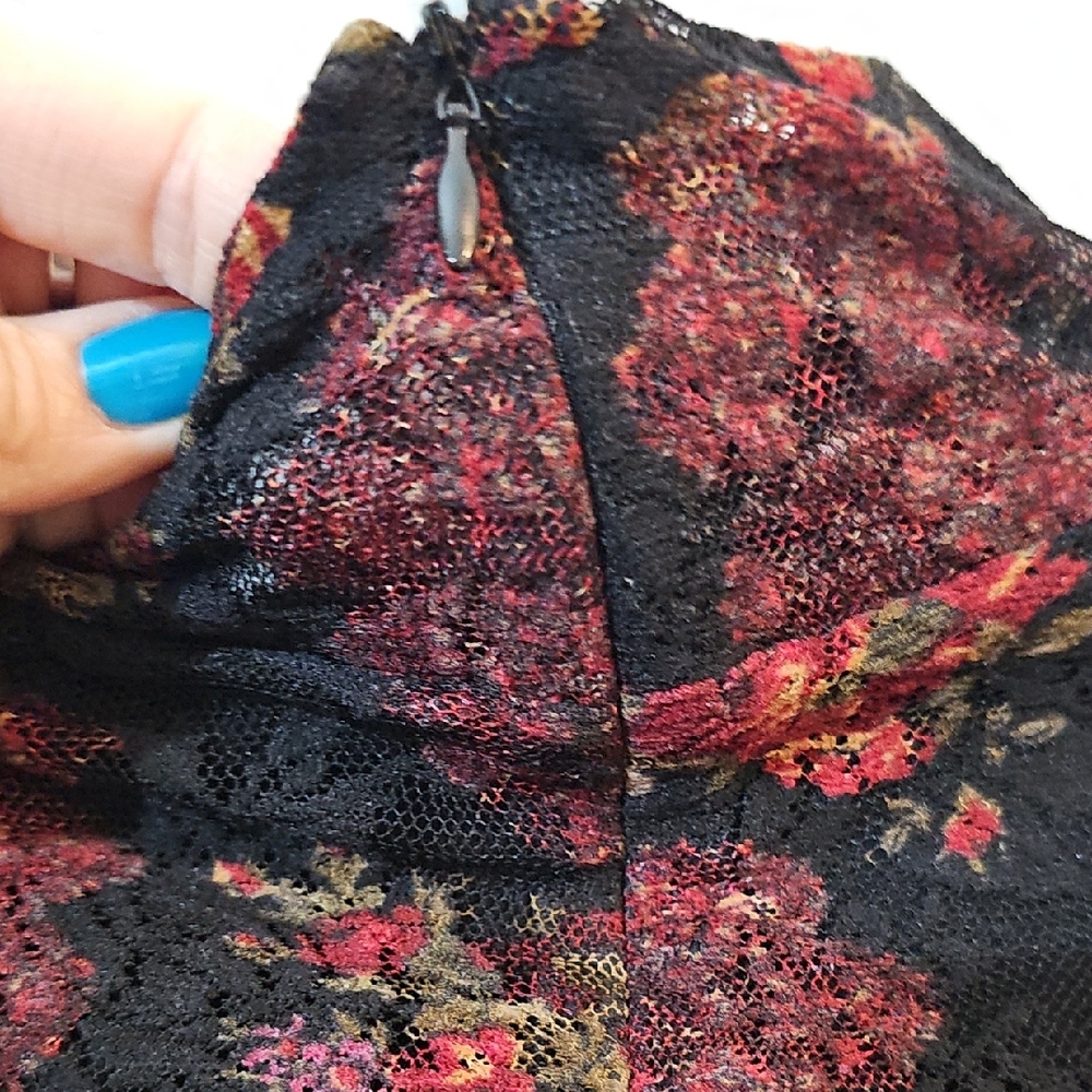 Classiques Entier Sheer Sleeve Black and Red Lace Top, Womens Medium Stretchy - Picture 9 of 9